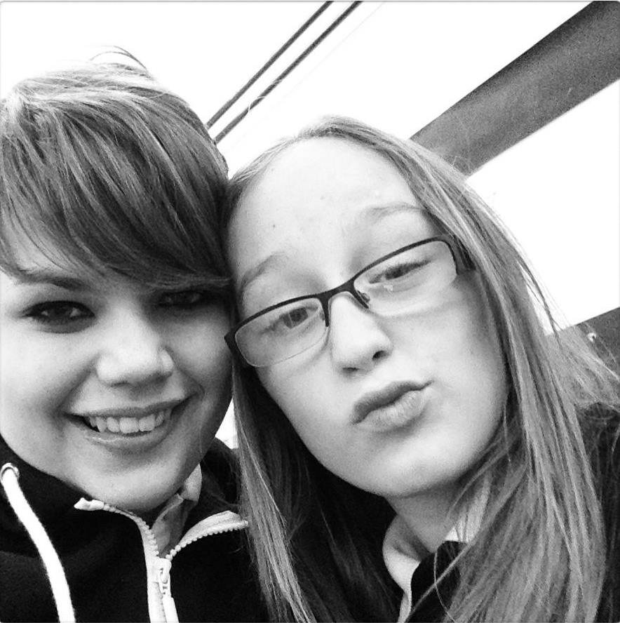 I'm 15, I'm an out going girl. Follow me I follow back Paul walker is my hero even thought he's not here he mean the world to me, his family and friends love u