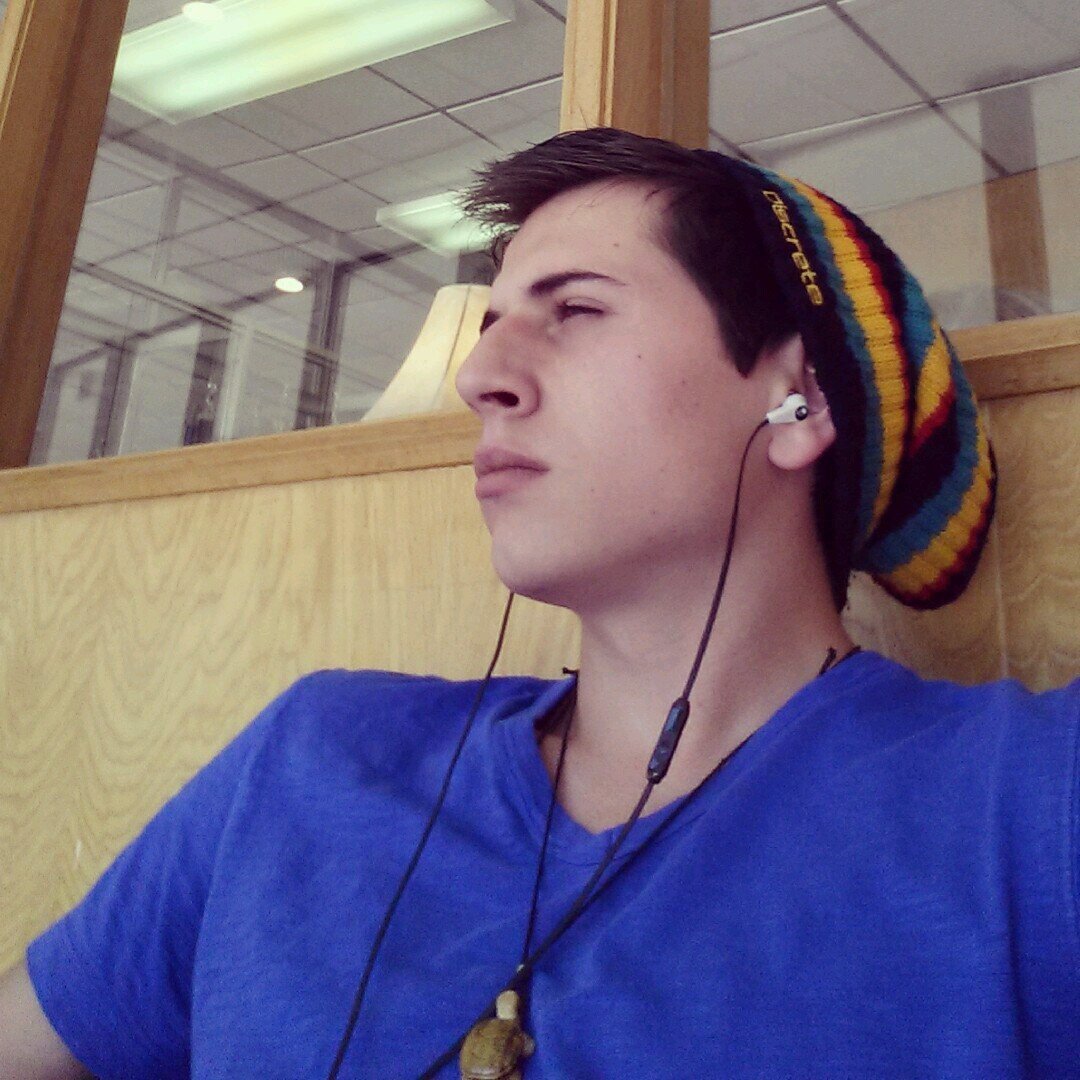 Alalouis's profile picture. Okay at best 🤷‍♂️