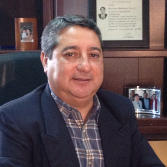 oaxaqueño, maestro en administración y Finanzas Secretario de Economia del estado de Oaxaca