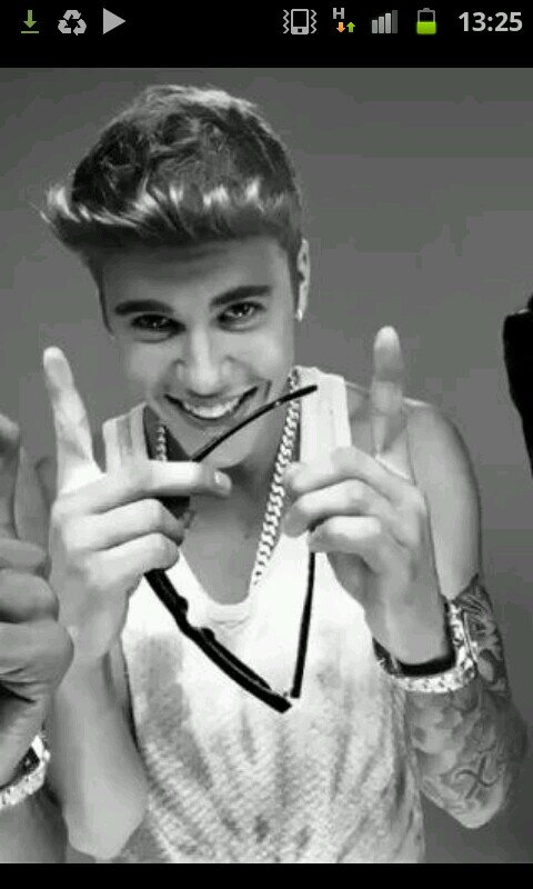 Hey ! I´m a 16 years old girl and I´m a BELIEBER                         *-*                                   This Account is for JB and all the Beliebers  ♡