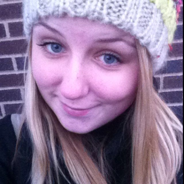 I am a singer and am also taken by the gorgeous @Crank_iero I love him so much x