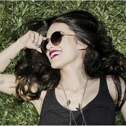Ser fã é um sentimento que não se sabe de onde vem, que não se explica, mais que é lindo e sincero! te amamos @manugavassi