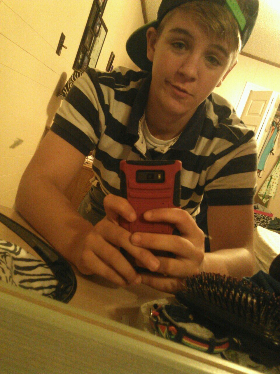 I'm 15, I'm a sophomore at mhs, lesbian, family is life!