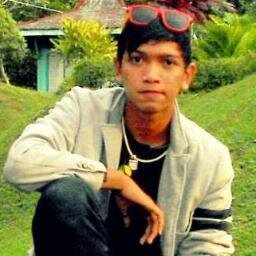 Aku suka musik, Hoby main gitar nyanyi dan main bola, penyanyi favorite Bob Marley, penikmat masakan ibu, mencintai kiki noer santi indiyani