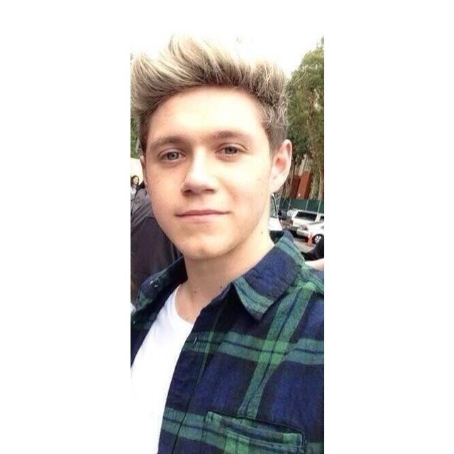 hi babes i just gave you a free follow, please follow @psychedeliicash & @halfmoonarry ilysm keep smiling c: