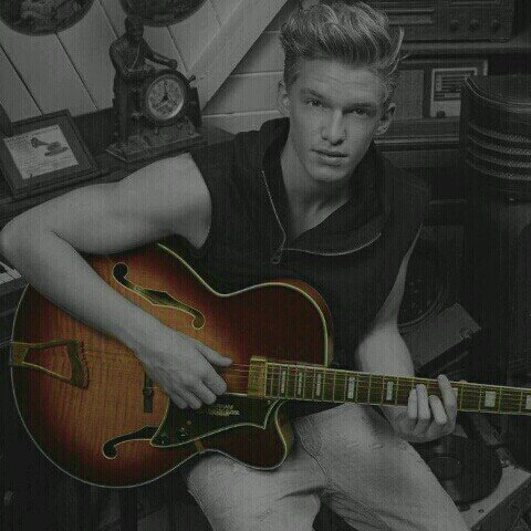 Acoustic Sessions 25.1.14 Paradise Tour 2.6.13 Cody, Madison & BYE follow met Connor, Toby, Thomas 2.6.13 Riley replied 4.6.13 Toby opened snapchat 25.7.13