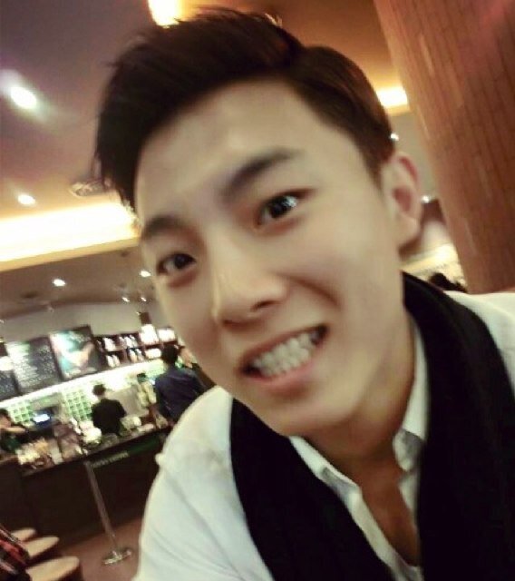 Roberth_Tan's profile picture. Hey you nggak usah follow saya deh! :p kalo ujung-ujungnya nge-UnFollow :p | Suka bgt nge-twitt dan nge-retwett