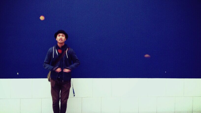 TresBienBonbon's profile picture. Singer. Songwriter. Surrealist.  http://t.co/xeknEwSeLj