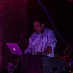 Expert in Sweet 16 events in the Phoenix, Chandler, Scottsdale, Gilbert, and Mesa Areas! Call me for your DJ needs!