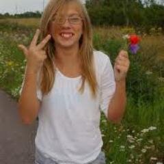 playing some guitar also plays GW2 and WoW follow ^^)