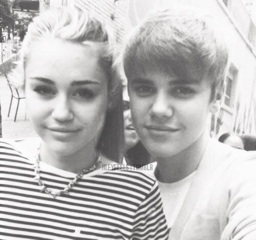 I'm a belieber
I'm a Arianator
I'm a Selenator