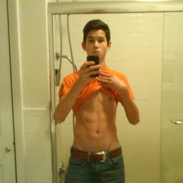 Love girls,drawing graffiti,snowboard,skateboard,and longboard
Other profiles 
Instagram @nervin_ish123
KiK @natervin