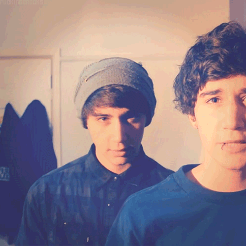free follow bc ily, follow my main @theperksofbeau {sorry if you find these annoying}