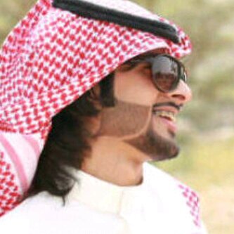            عشوائيتك ، بحة صُوتتك     كلمِاتك الجِميله ،  وضحكتك الجريئه       كلها اشياء بسيطه اقنعتني بك.   القلب يدور الهاجوس
