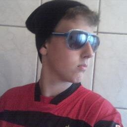 AMO EM PRIMEIRO LUGAR MEUS PAIS DEPOIS SKATE E FAZER TRILHA