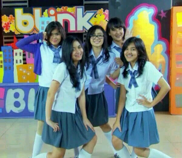 follow twitter gue yg baru @_TasyaNursyiF1 yahh...