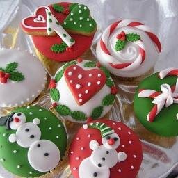 ¡REGALOS ORIGINALES! Tartas de chucherías, cestas de regalos, llaveros y letreros personalizados... ¡ideales para tí o para regalar! =) WhatsApp: 652-05-55-93
