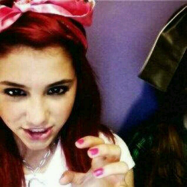 This is a free follow! :) Now go follow @DrawdeOzner cause your fab :)