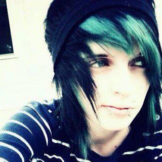 Julian / 18 / gay / dyed hair
