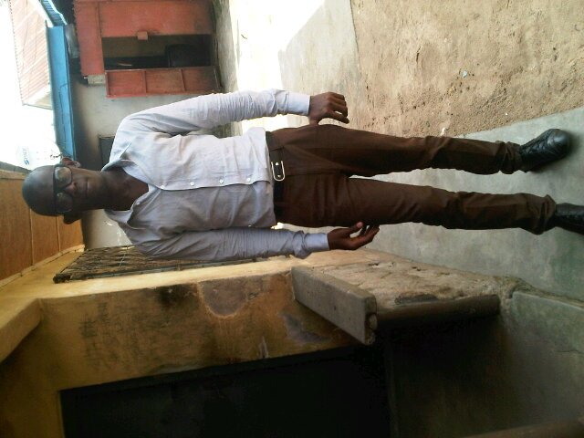 Am a student B♥†̥  o°˚°f 1yr IT...a Civil Engine/Ãuto-Card Designer / tacking welder / Grinder...phsycological person B♥†̥ make friends ladies.