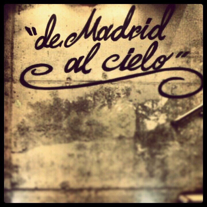 Por instantes, por instintos, nos perdimos. Madrid y tú desnudas sois delito.