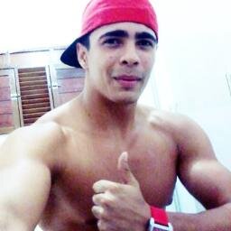 Se o mundo todo te olhar, faça o mesmo,
olhe p/ si, cale os aplausos e busque melhorar tudo o q já fez,
evoluir é jamais deixar de aprender.