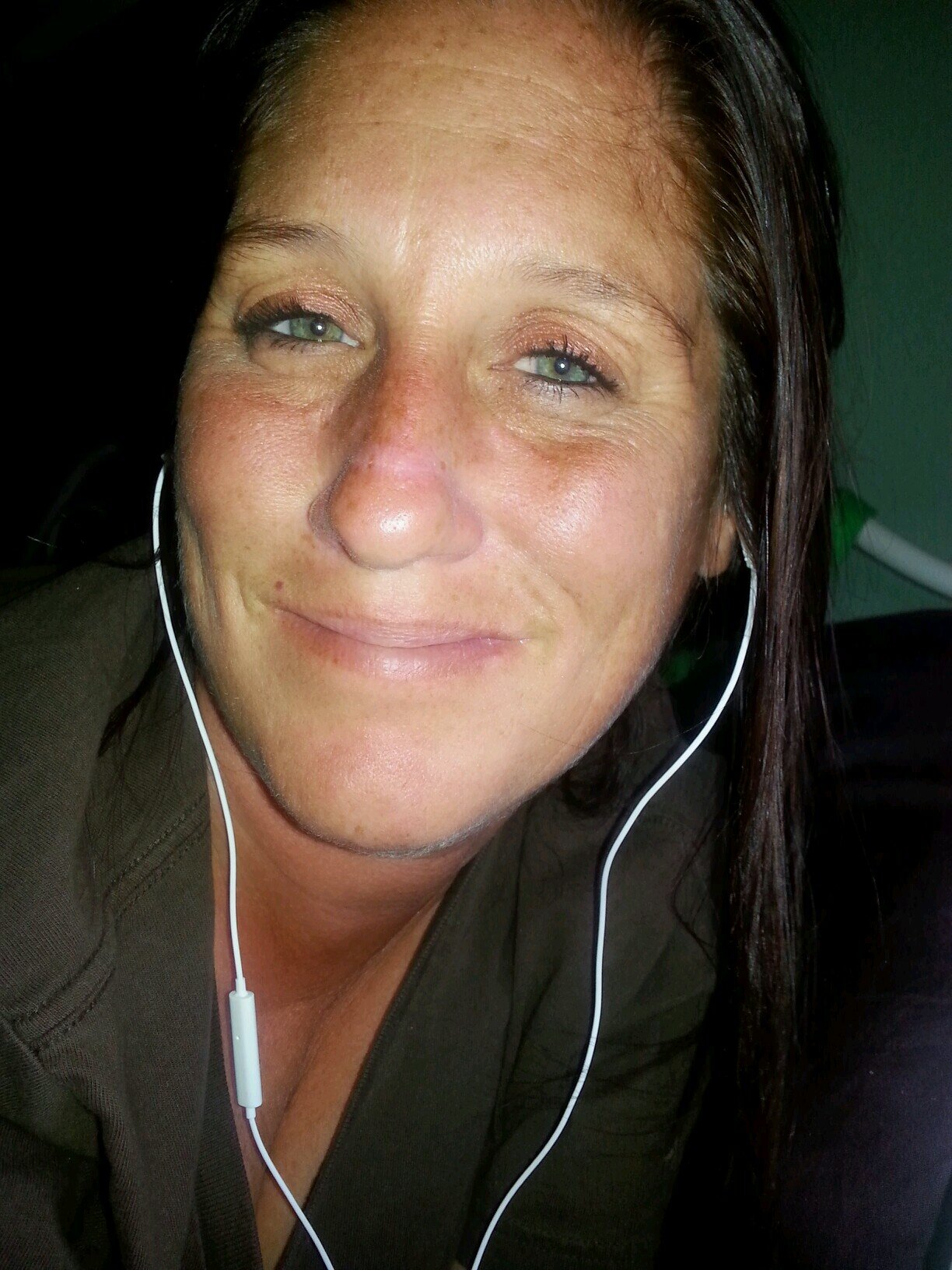 REDDSARAH's profile picture. You get what you get and you don't pitch a fit!