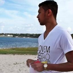Mas de nada faço questão, nem tenho a minha vida por preciosa, contanto que cumpra com alegria a minha carreira, e o ministério que recebi do Senhor Jesus