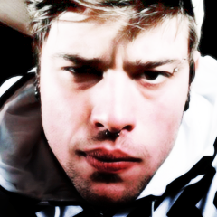 a sentire il suo nome, mi tremano ancora le ginocchia.|| Ormai devo dire addio anche a te piccola, so che mi guardi da lassù. Ti amo. -brò