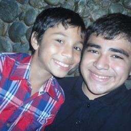 Soy un niño muy simpático y muy extrovertido, me gusta conocer gente nueva y tener siempre alguien a mi compañía. c: