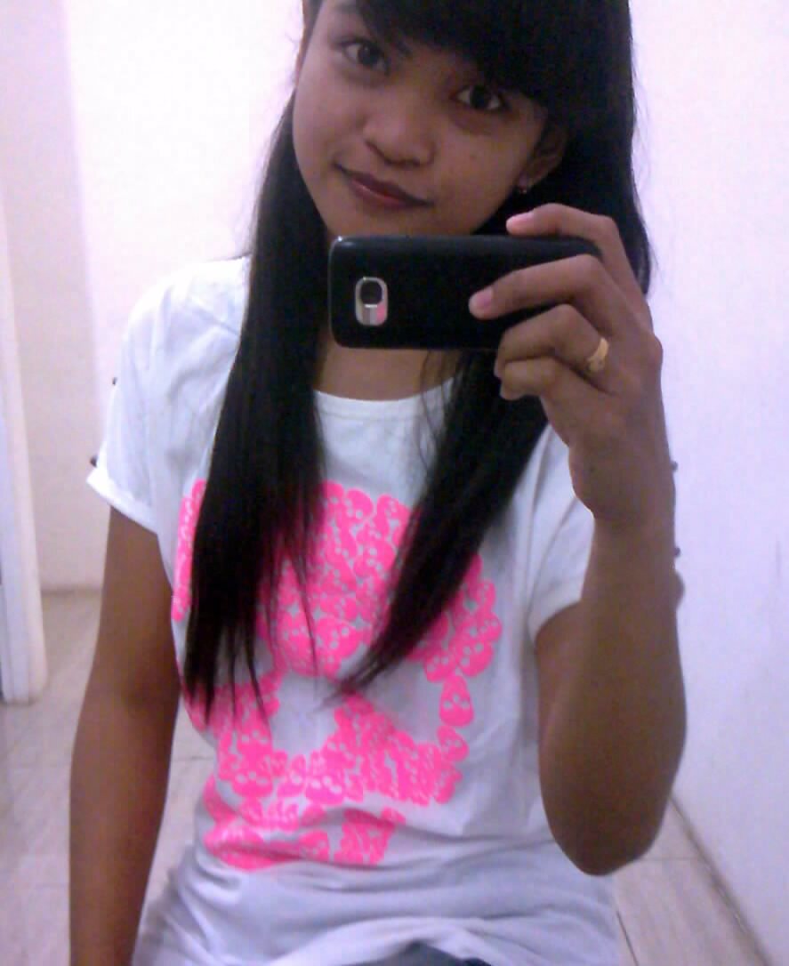 Mhylaa_LaaLaa's profile picture. Aku merindukanmu, sama seperti hari kemarin, sama ketika rindu itu di pisahkan oleh jarak yang memaksa kita harus tetap bersabar ;( #Mama