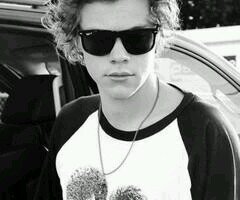 Les Directioners ne sont pas des fans, ce sont des légendes.
Et les légendes ne meurent jamais.  #Directioner ♥ Followed by Cody ♥