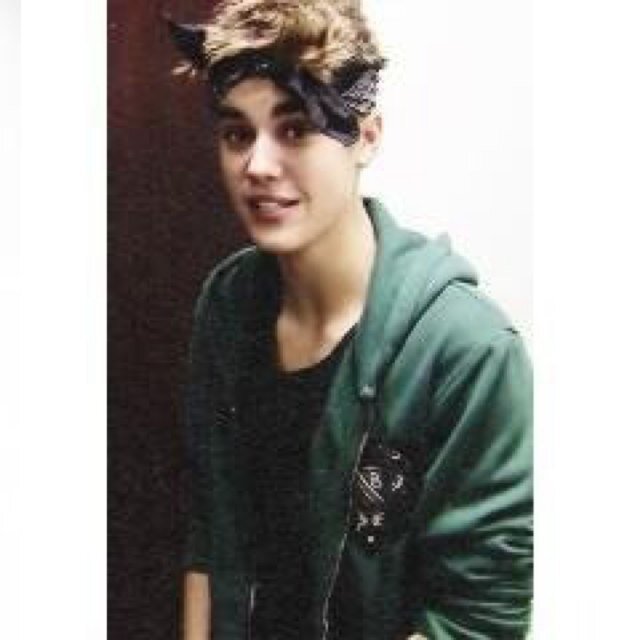 hey i just gave you a free follow, but please go follow @xbitterbieberx ill follow back! ♛
