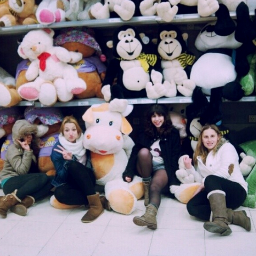 Delegación Oficial de  la girlband HeartBreaker