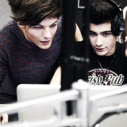 1DSalvoMiVida's profile picture. Dejaron de sentarse en las escaleras para comenzar a subirlas. [Gracias por demostrarnos que siempre van a estar para nosotras]