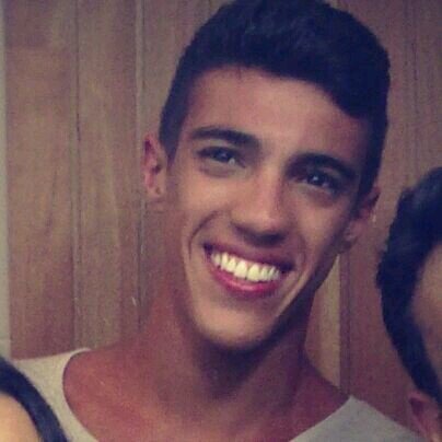 18, Brasil, estudante de Ed. Física