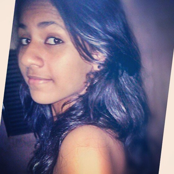 Uma garota extrovertida e slá , 18 anos. Amiga para todas as horas ;)
|| Sigo todos que me seguem. (Y)
