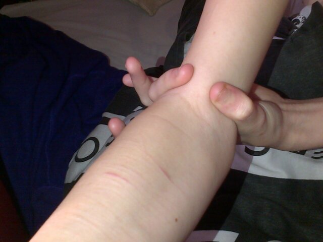 I have bbm, skype & tumbler, just ask. I belive i have disordered eating & thoughs, diagnosed ana&mia. Selfharm. 17. a volateer & collage, carrot & celery3