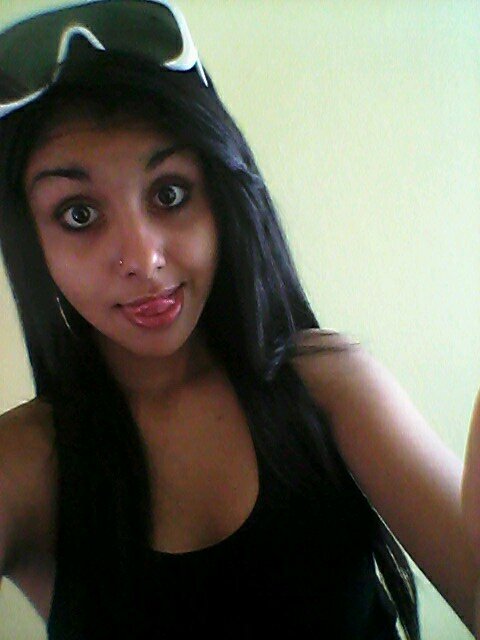 Leonina, corinthiana, dramática, irritante,  louca, irônica, chata &' muito ciumenta. Rs'  Prazer, Maíra Oliveira !*