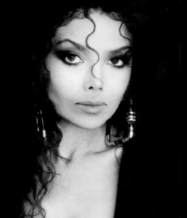 I am a fan of latoya jackson love you toy this page os dedicated too latoya