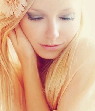 Kari: 23, the sweet younger sister of @BehindDemonEyes. The most angelic angel but fuck with my family and feel my wrath! *smiles sweetly* #RP #OC (21+)