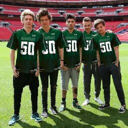 gave u a free follow so please follow @malikhawaii ask for a follow back ily