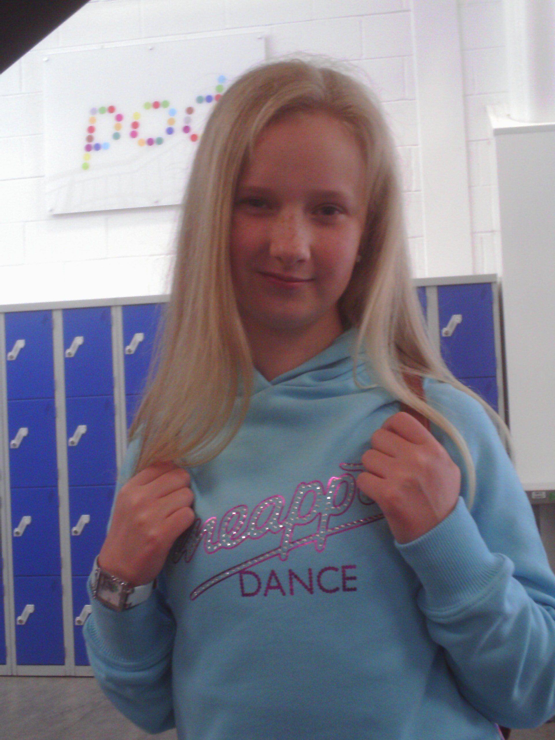 i love acting, singing and dancing one direction is my life