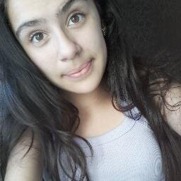 Felicidade é quando a boca é pequena demais pro tamanho do sorriso que tua alma quer dar.