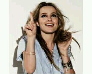 Bienvenido! a la mayor fuente de informacion en Guatemala sobre la bella estadounidense Bridgit claire Mendler . Dueña: Gabi y Admis: Andrea Andy y Britney