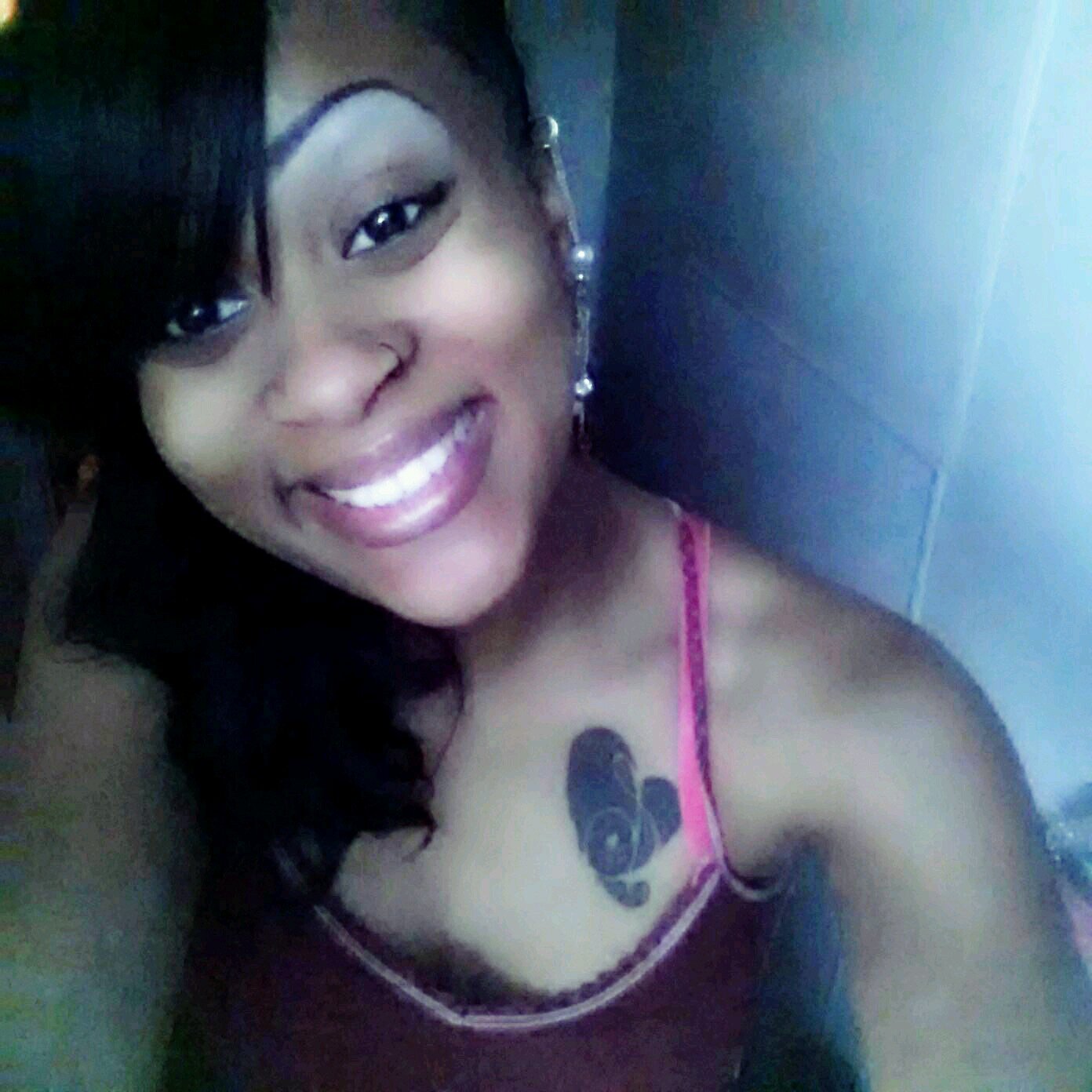 @FOLLOWERS ....WAS GOOD ...21 year old Cosmetology Student from the Midwest... I love music, anything that has to do with cosmetology && to have fun ;)