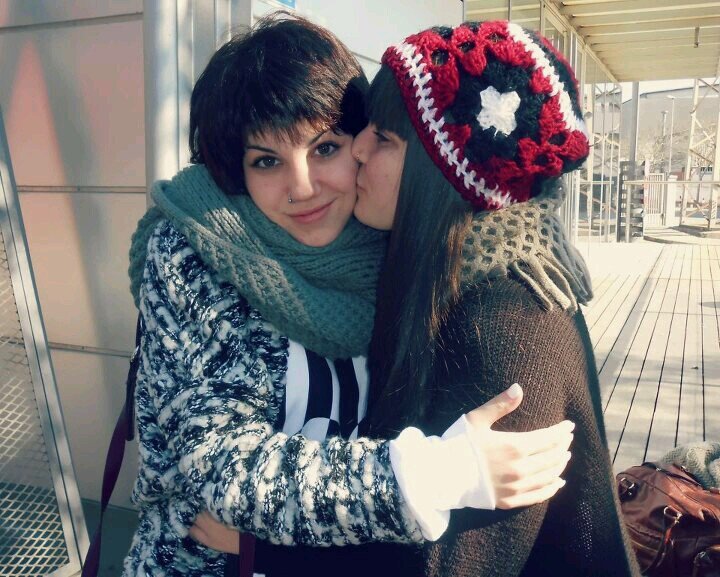 21. Angy follows me 2/5/2011. LittleAngy. Directioner. Alboranista. Admin en LittleWhatsappers