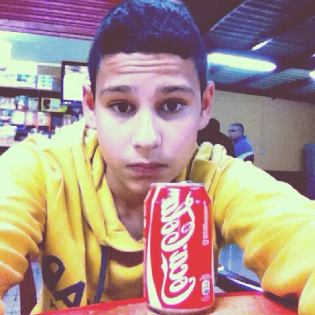 Morad,sociable,jugador del cadete A del adeje,fundiendo a andres en el fifa de toda la vida.