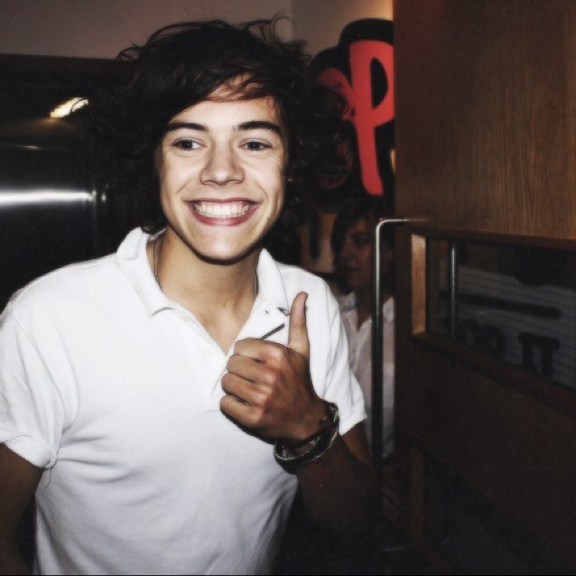 SUCH A BADASS I GAVE YOU A FREE FOLLOW BC SWAG BUT DO ME A BIG FAVOR AND FOLLOW @onejanoseconds
DO IT IF YOU LOVE FOOD AND BOYBAND AND WIFI ILYSM CUNT