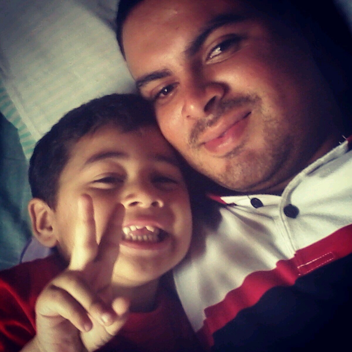 Idiota, Chato, Irritante, Ironico, Libriano... Flw Voces! Facebook: http://t.co/3f2UfKbeb7… Instragan: Ofc_Diego